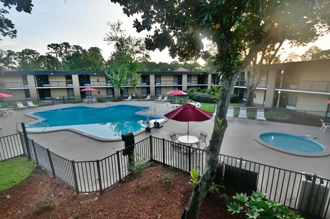 Ramada By Wyndham Jacksonville Hotel & Conference Center Экстерьер фото