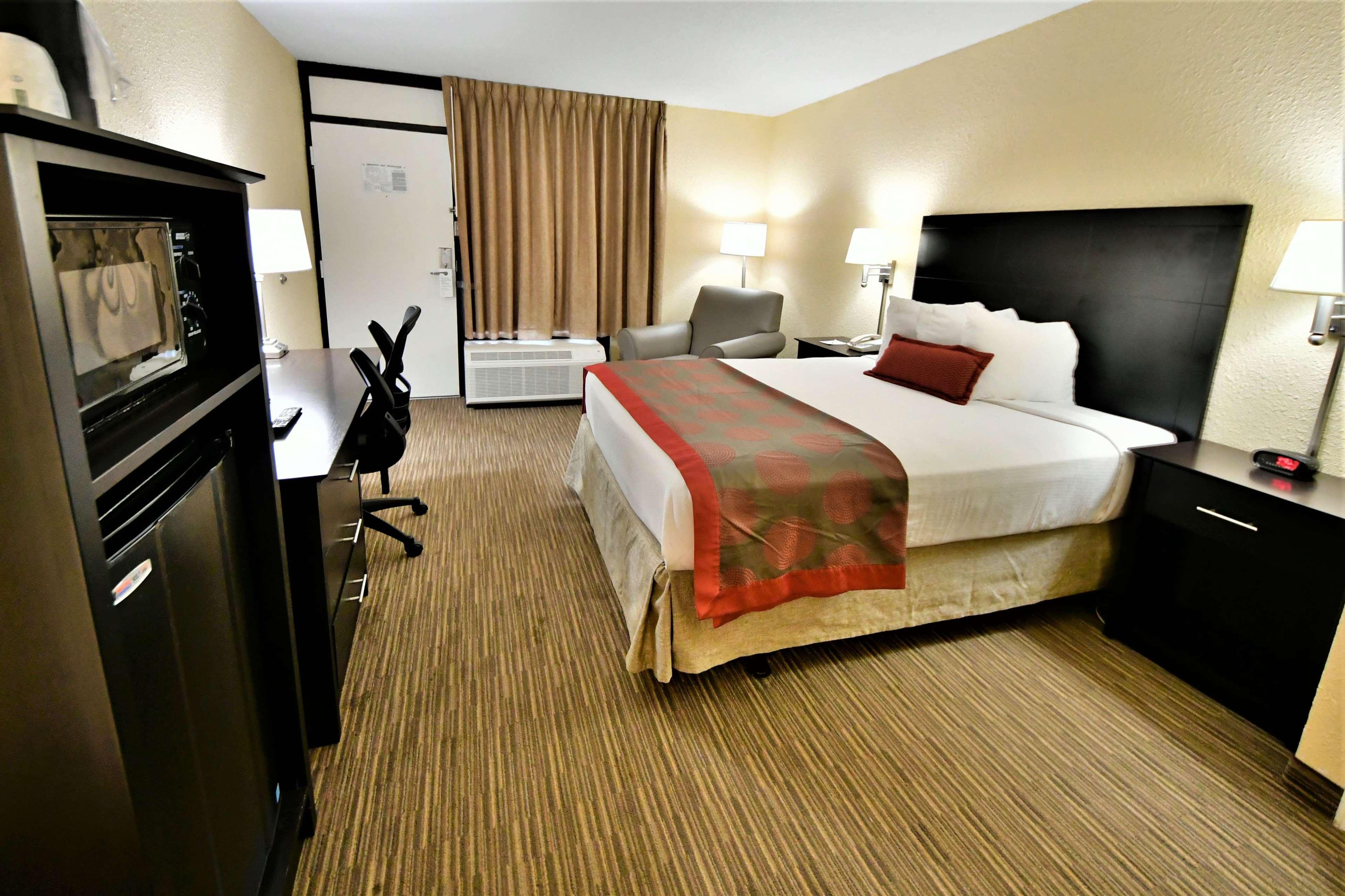 Ramada By Wyndham Jacksonville Hotel & Conference Center Экстерьер фото