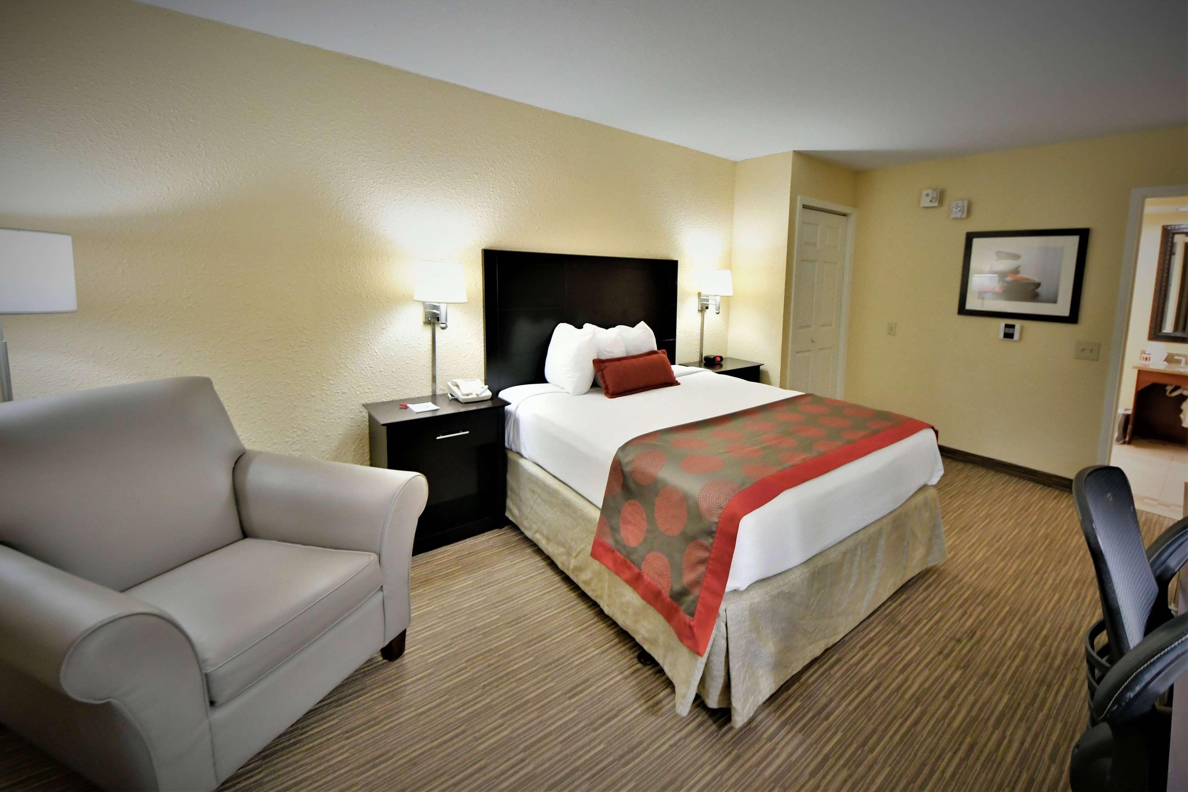 Ramada By Wyndham Jacksonville Hotel & Conference Center Экстерьер фото