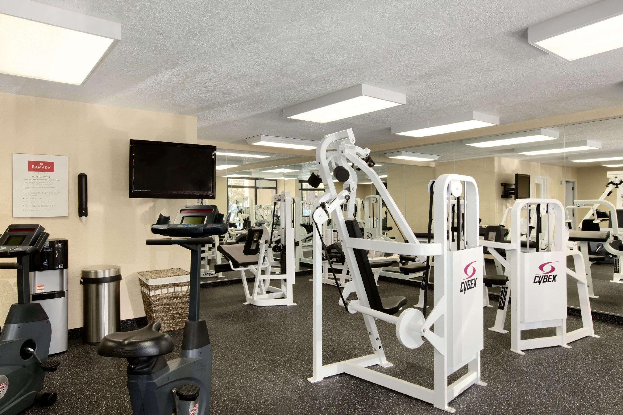 Ramada By Wyndham Jacksonville Hotel & Conference Center Экстерьер фото