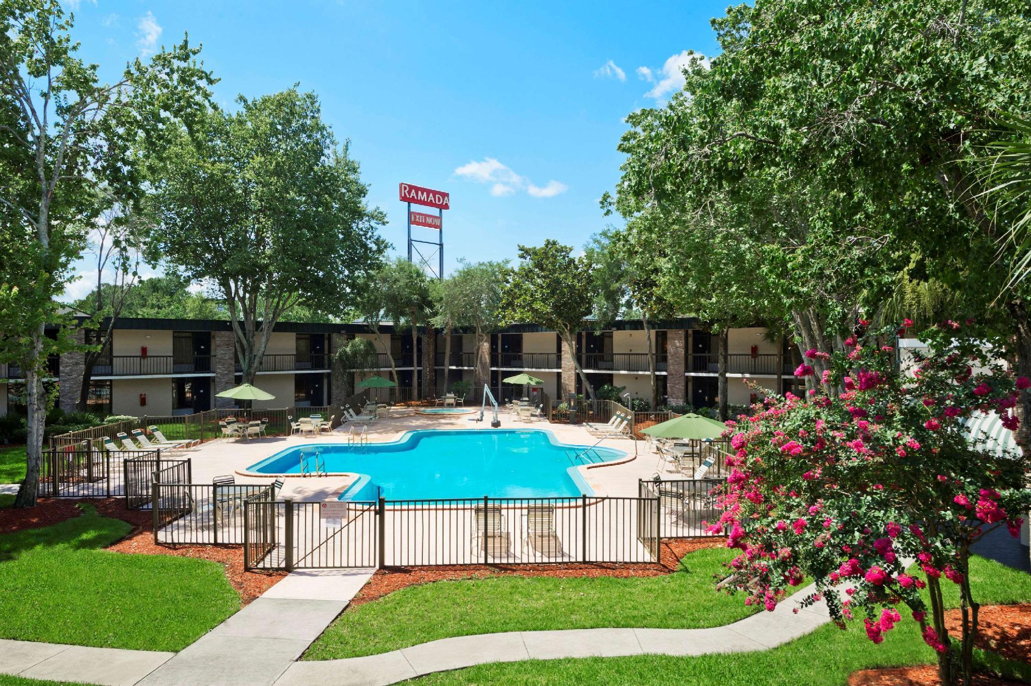 Ramada By Wyndham Jacksonville Hotel & Conference Center Экстерьер фото