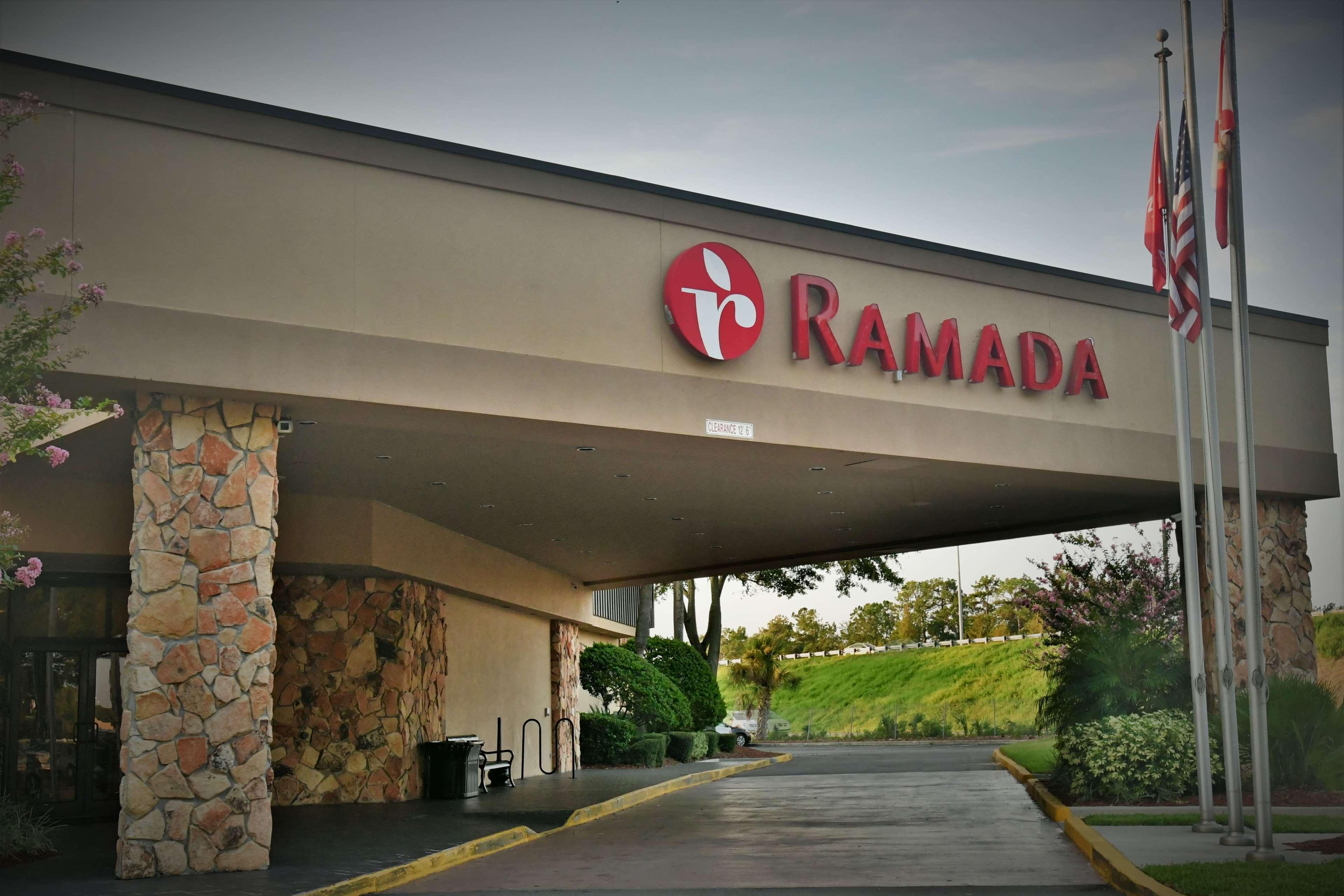 Ramada By Wyndham Jacksonville Hotel & Conference Center Экстерьер фото