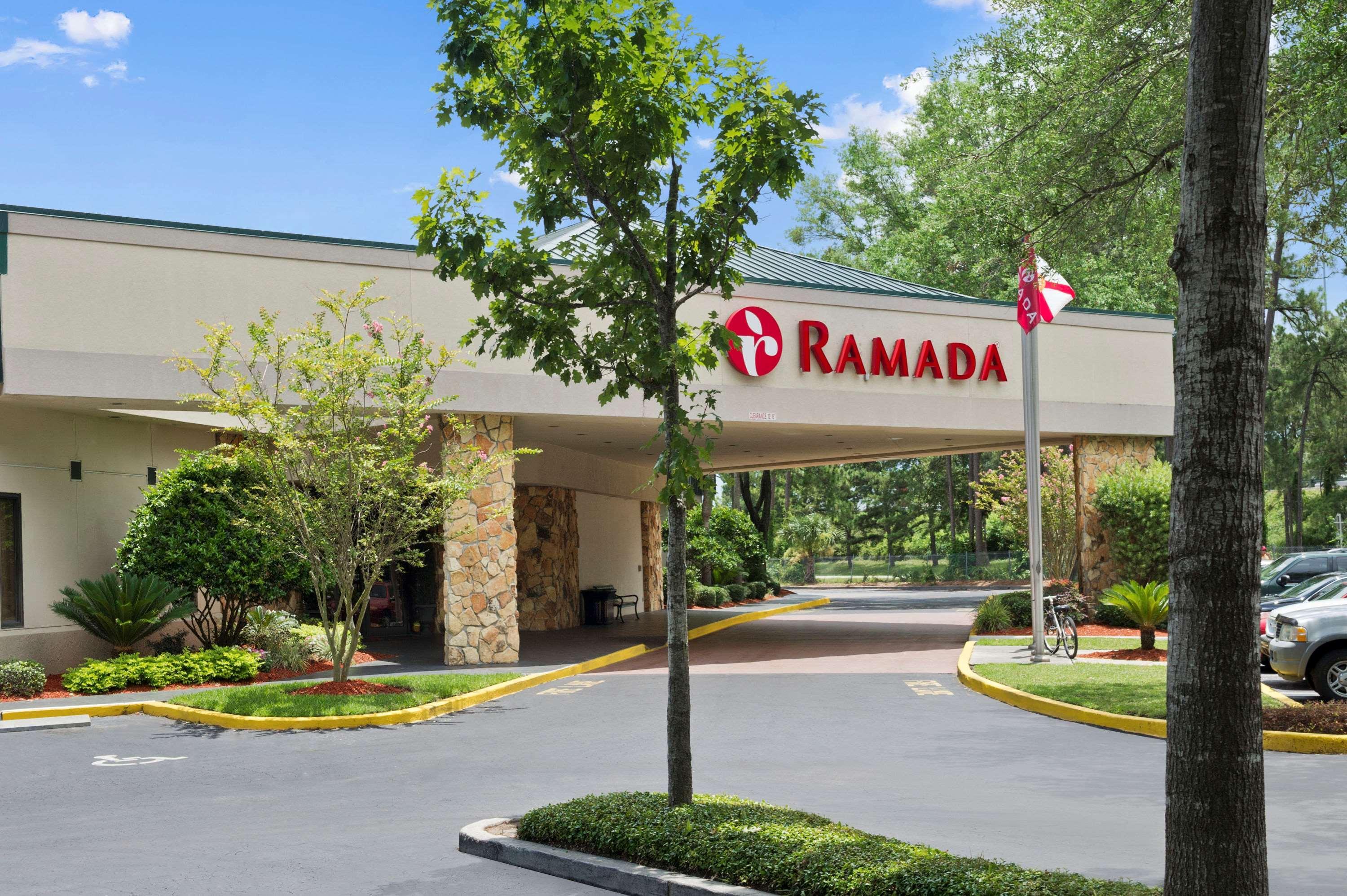 Ramada By Wyndham Jacksonville Hotel & Conference Center Экстерьер фото