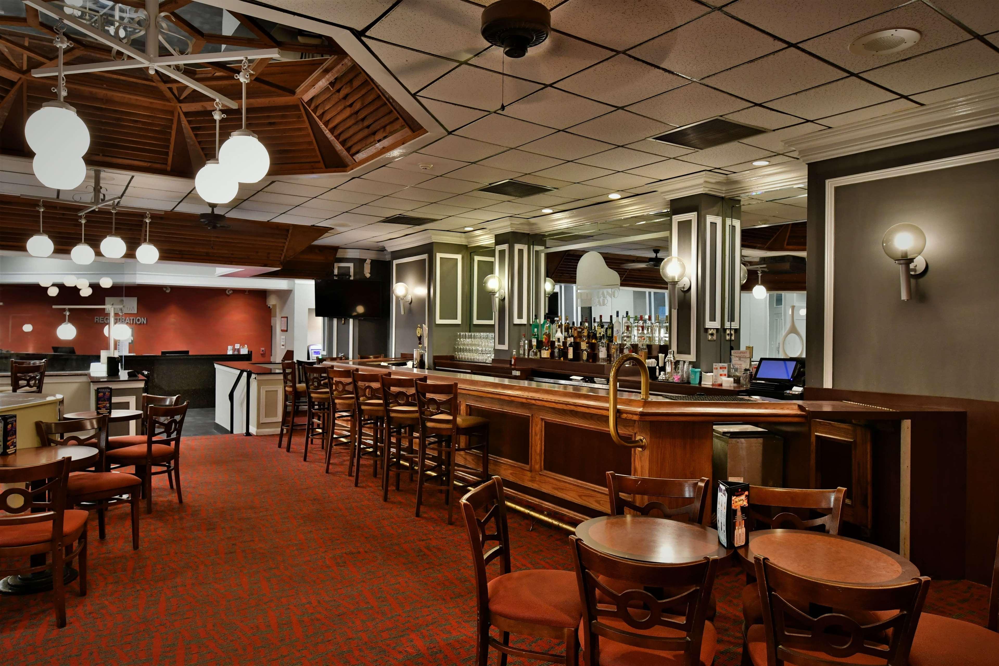 Ramada By Wyndham Jacksonville Hotel & Conference Center Экстерьер фото