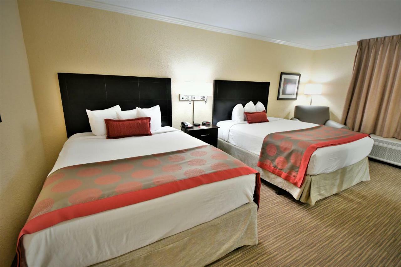 Ramada By Wyndham Jacksonville Hotel & Conference Center Экстерьер фото