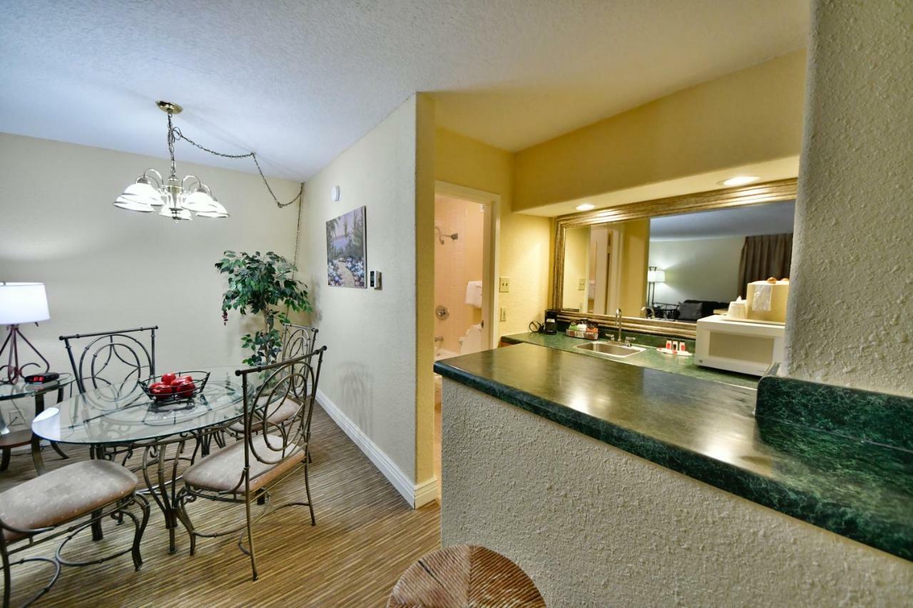 Ramada By Wyndham Jacksonville Hotel & Conference Center Экстерьер фото