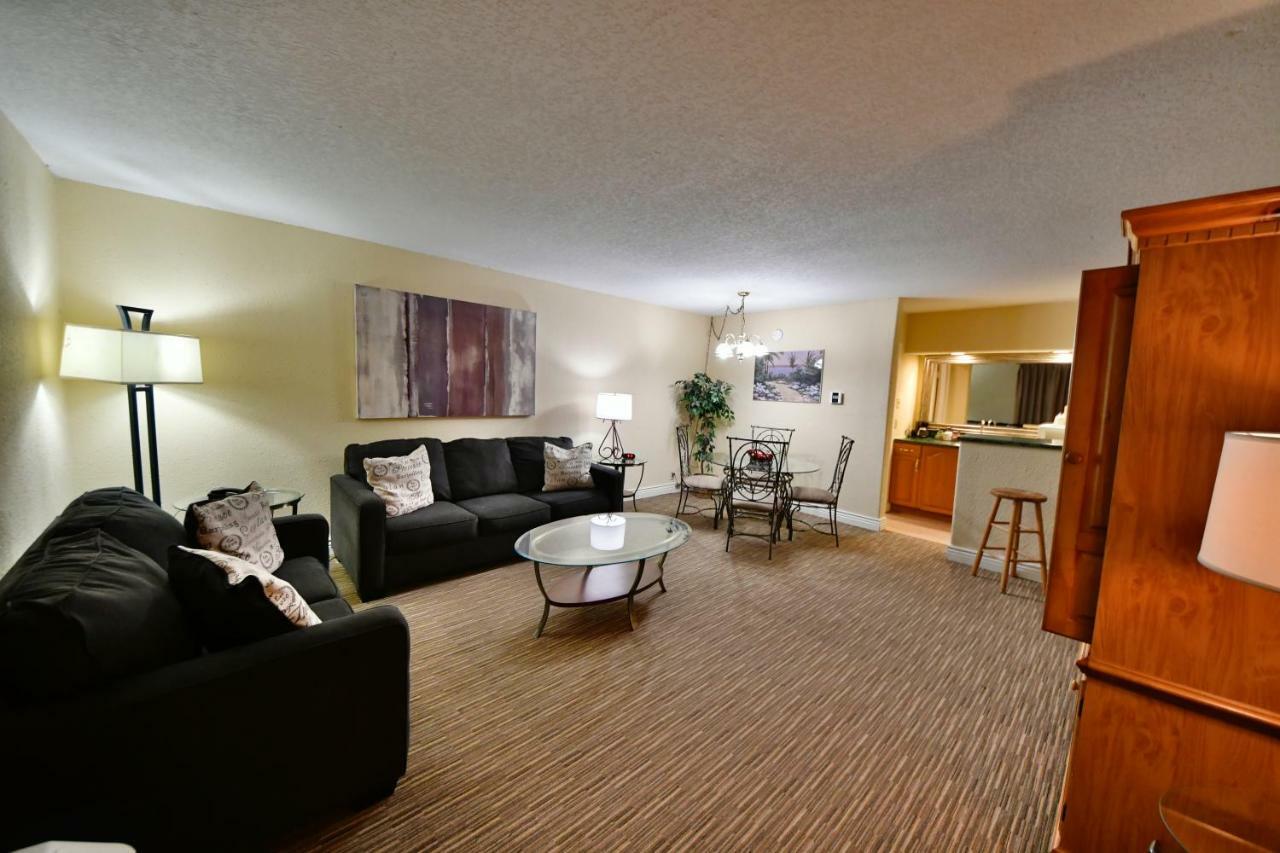 Ramada By Wyndham Jacksonville Hotel & Conference Center Экстерьер фото