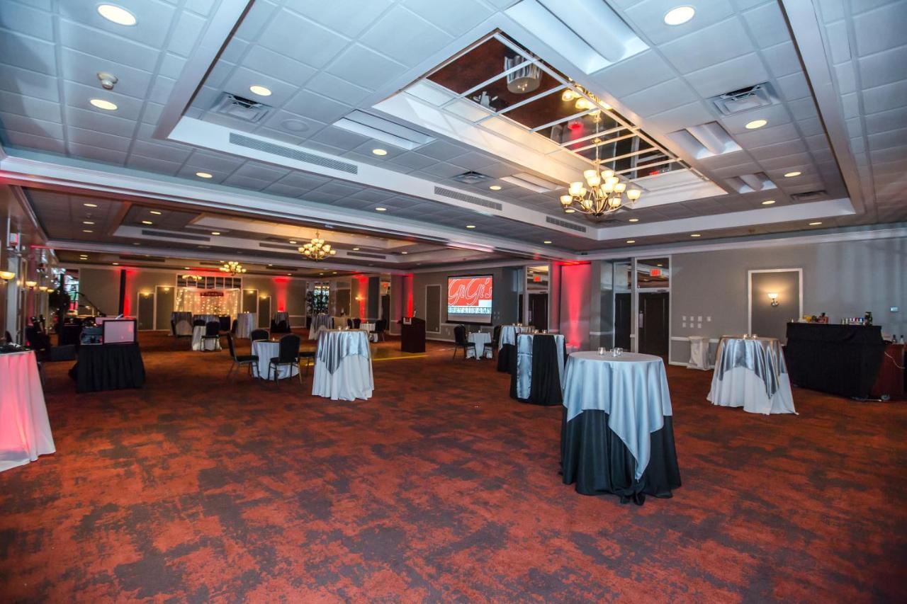 Ramada By Wyndham Jacksonville Hotel & Conference Center Экстерьер фото