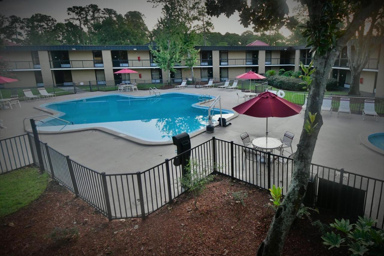 Ramada By Wyndham Jacksonville Hotel & Conference Center Экстерьер фото