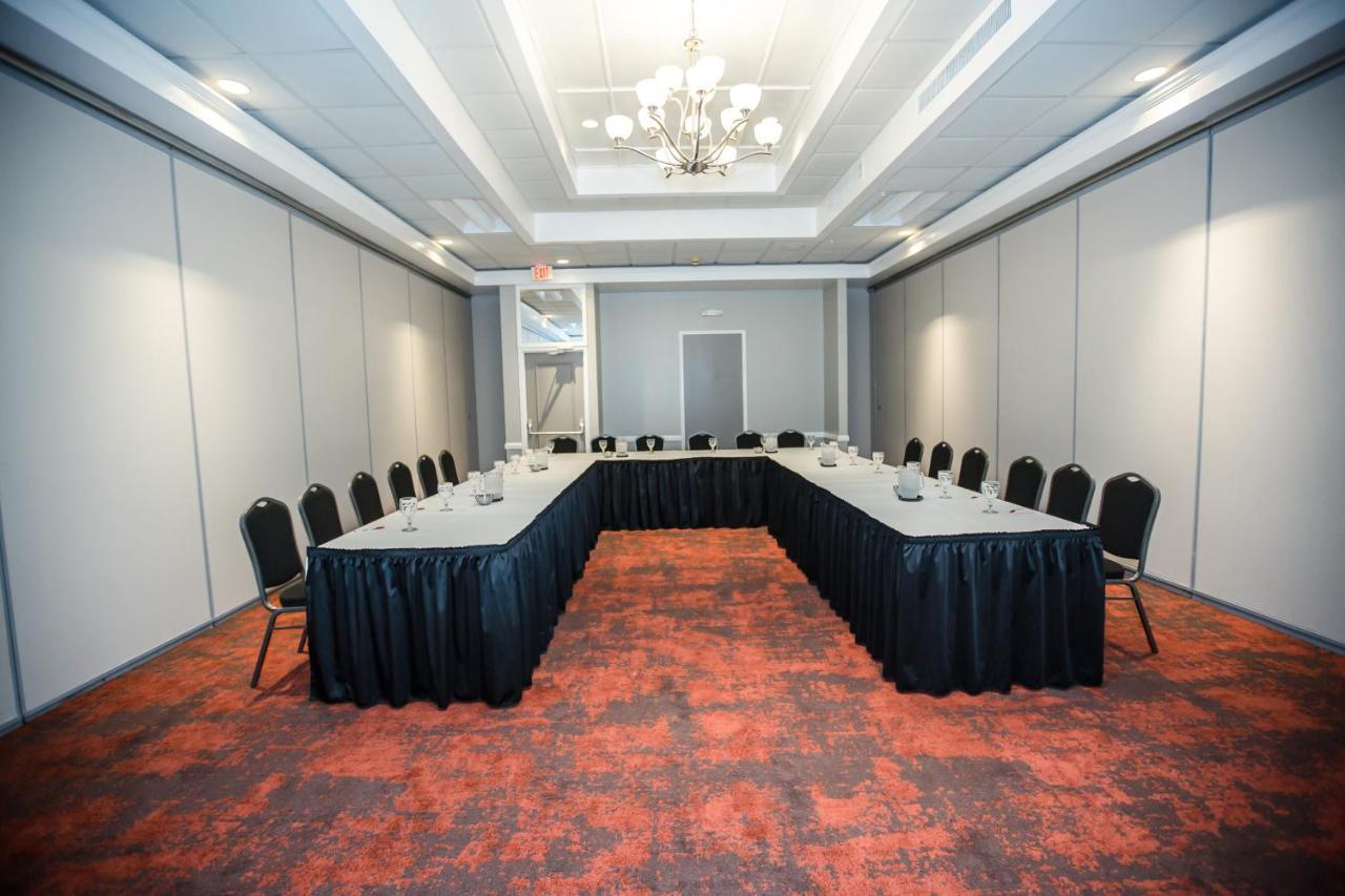 Ramada By Wyndham Jacksonville Hotel & Conference Center Экстерьер фото