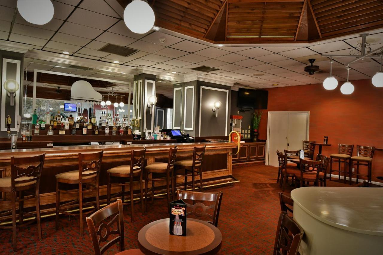 Ramada By Wyndham Jacksonville Hotel & Conference Center Экстерьер фото
